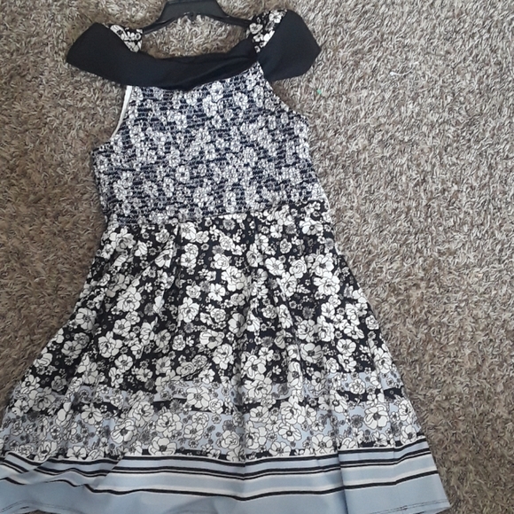Children dresses - Picture 3 of 4